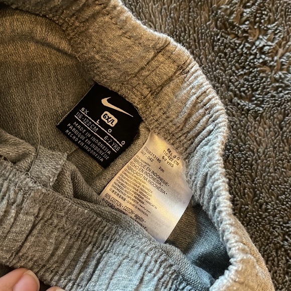 Girls Grey Nike Shorts - Picture 4 of 5